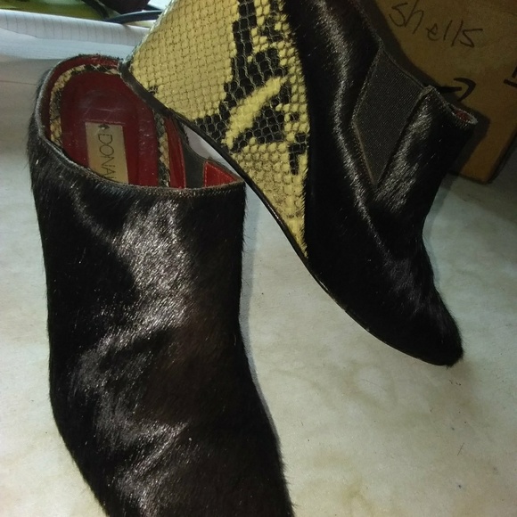 Donald Pliner brn calf with snake  heel. - Picture 3 of 5
